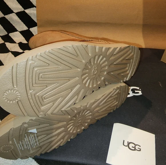 Ugg boots - Picture 8 of 10